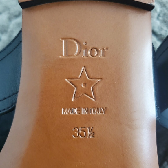 Christian Dior Montaigne CD Logo Flat Leather Thong Sandals 35.5 - Picture 8 of 8